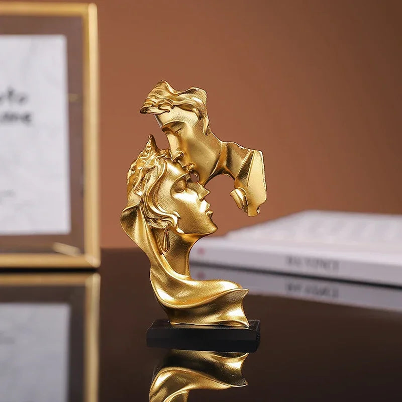 Mini Resin Lovers Statue Figurine Kissing Posture Model Craft Sculpture Ornament Home Decor Desktop Wine Cabinet Decoration New