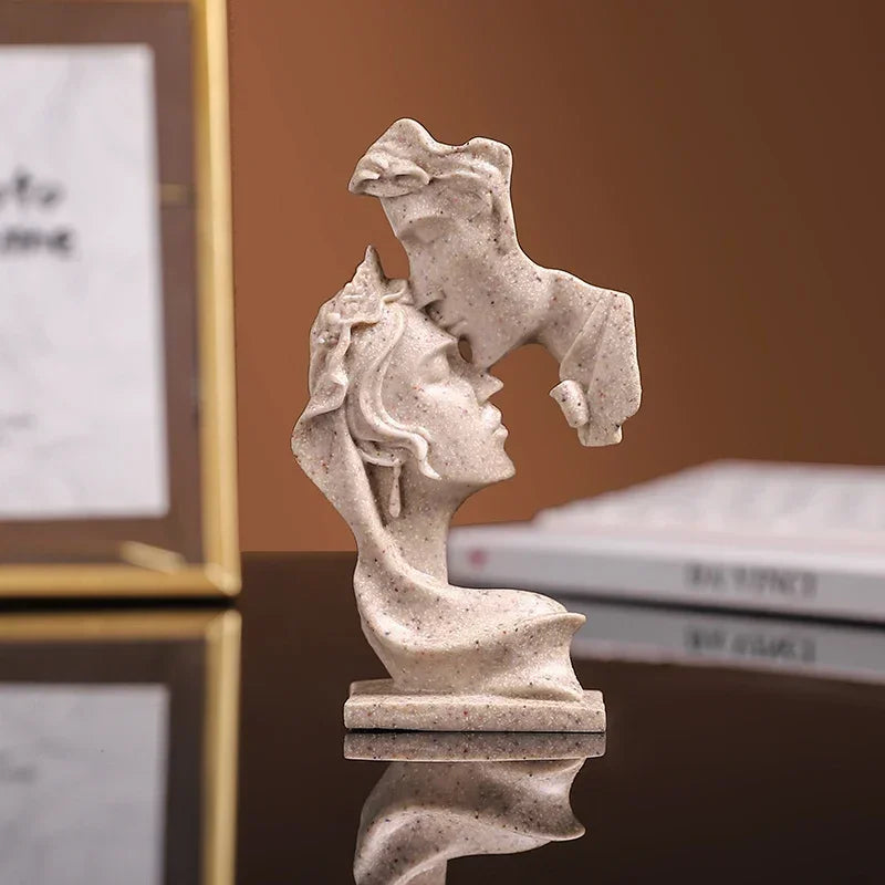 Mini Resin Lovers Statue Figurine Kissing Posture Model Craft Sculpture Ornament Home Decor Desktop Wine Cabinet Decoration New