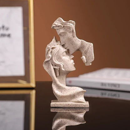 Mini Resin Lovers Statue Figurine Kissing Posture Model Craft Sculpture Ornament Home Decor Desktop Wine Cabinet Decoration New