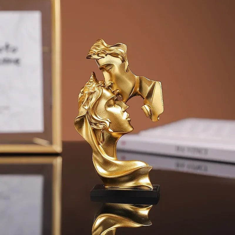 Mini Resin Lovers Statue Figurine Kissing Posture Model Craft Sculpture Ornament Home Decor Desktop Wine Cabinet Decoration New