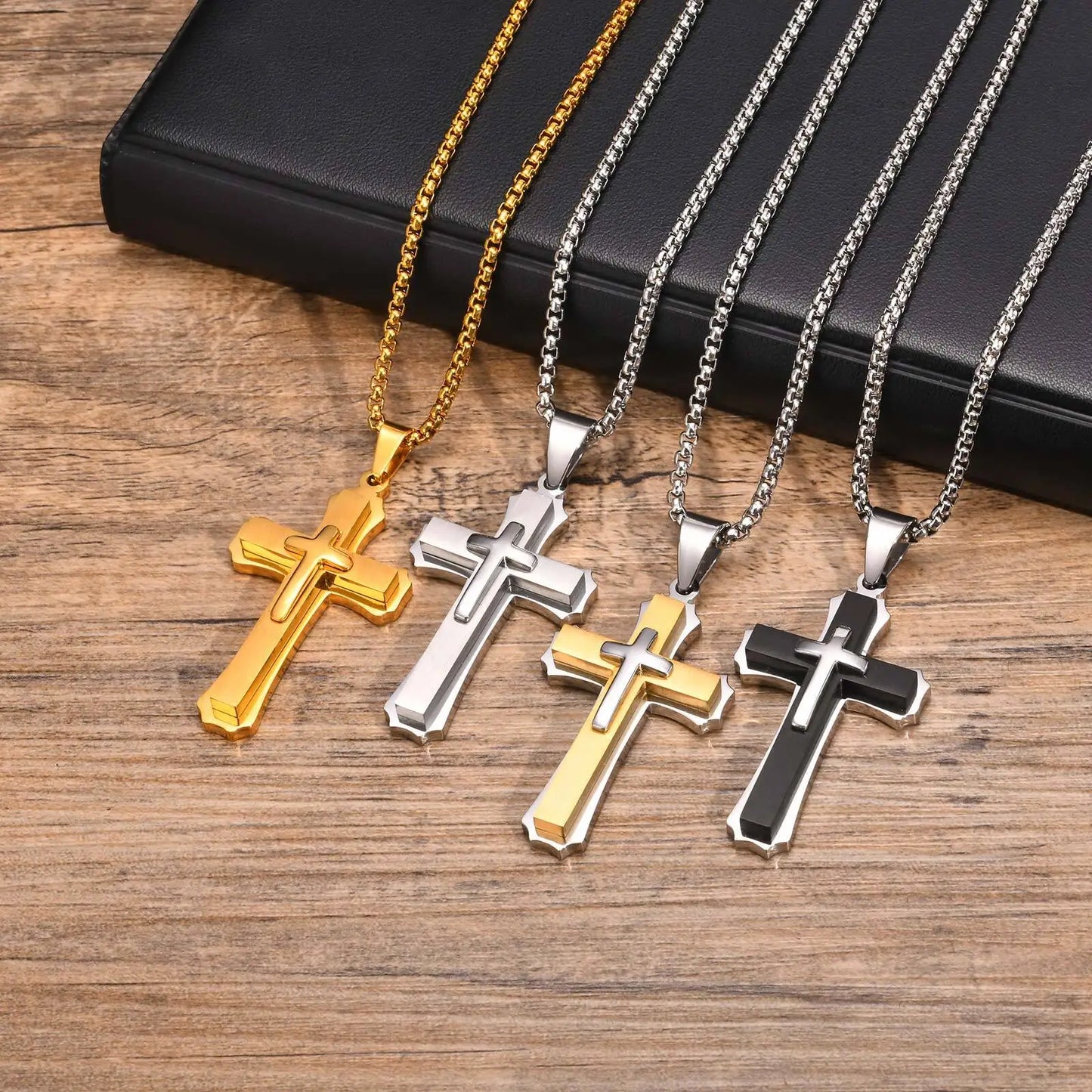 Halsketten mit 3D-Kreuzanhänger für Männer und Jungen, schwarz-goldfarbene Kreuzkette aus Edelstahl, Partygeschenk
