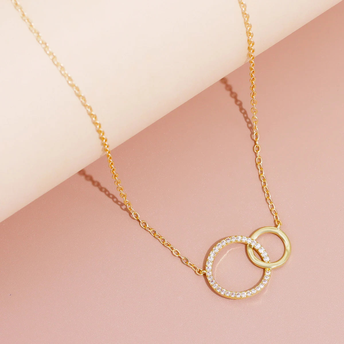 Edelstahlhalsketten für Damen, modische dünne Kette, minimalistisch, zierliche Halskette mit Doppelkreis-Anhänger am Hals, Schmuck